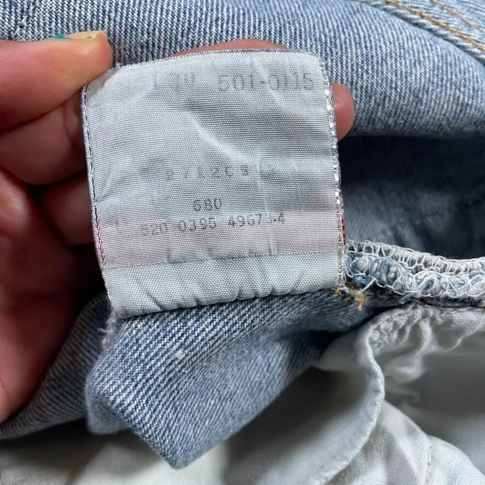 Levis Jeans 501 Premium Mens 36x26* (hemmed) Blue Distressed Buttonfly VTG